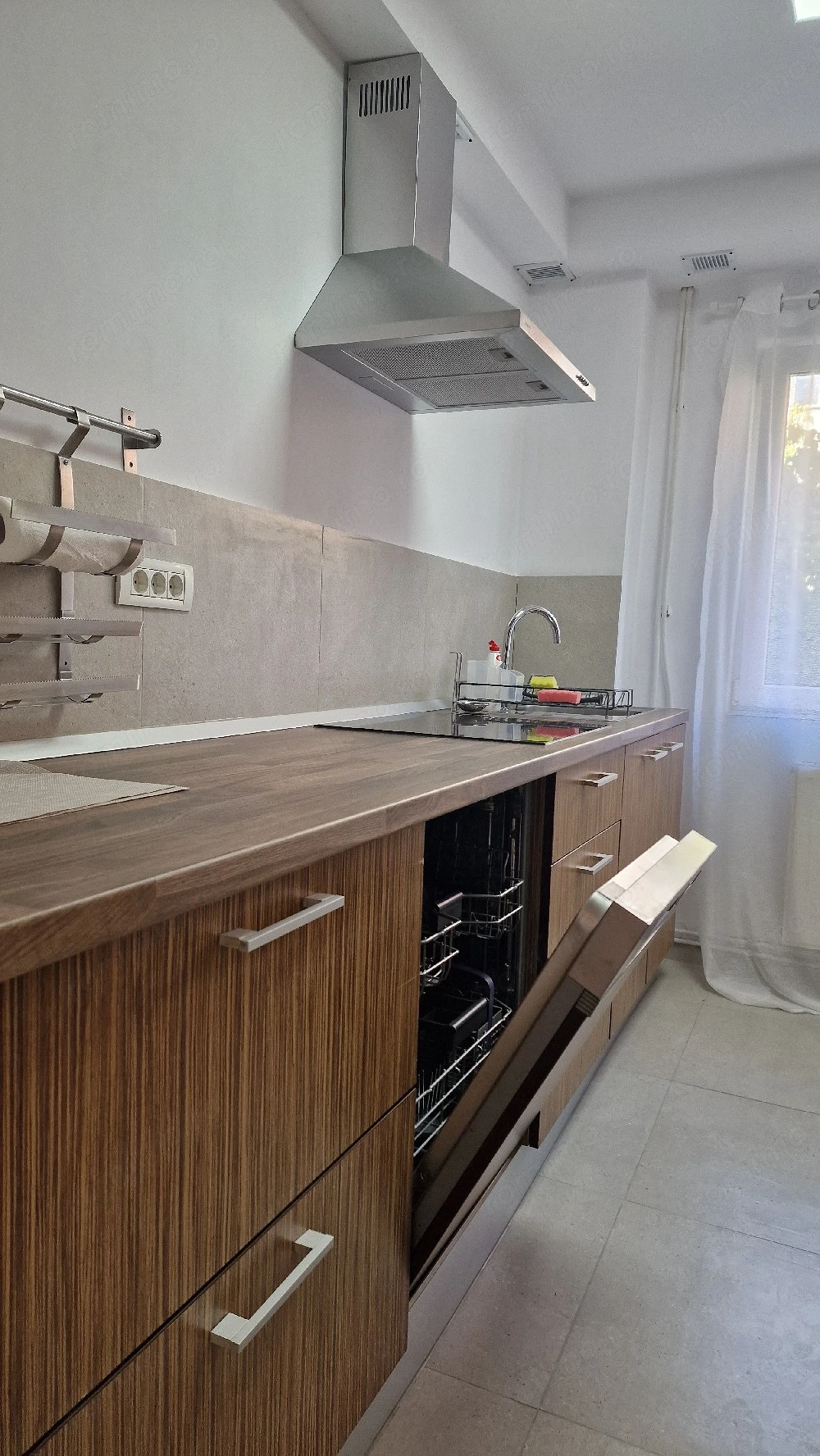 Apartament 3 camere, langa Spitalul Judetean, decomandat, et II 
