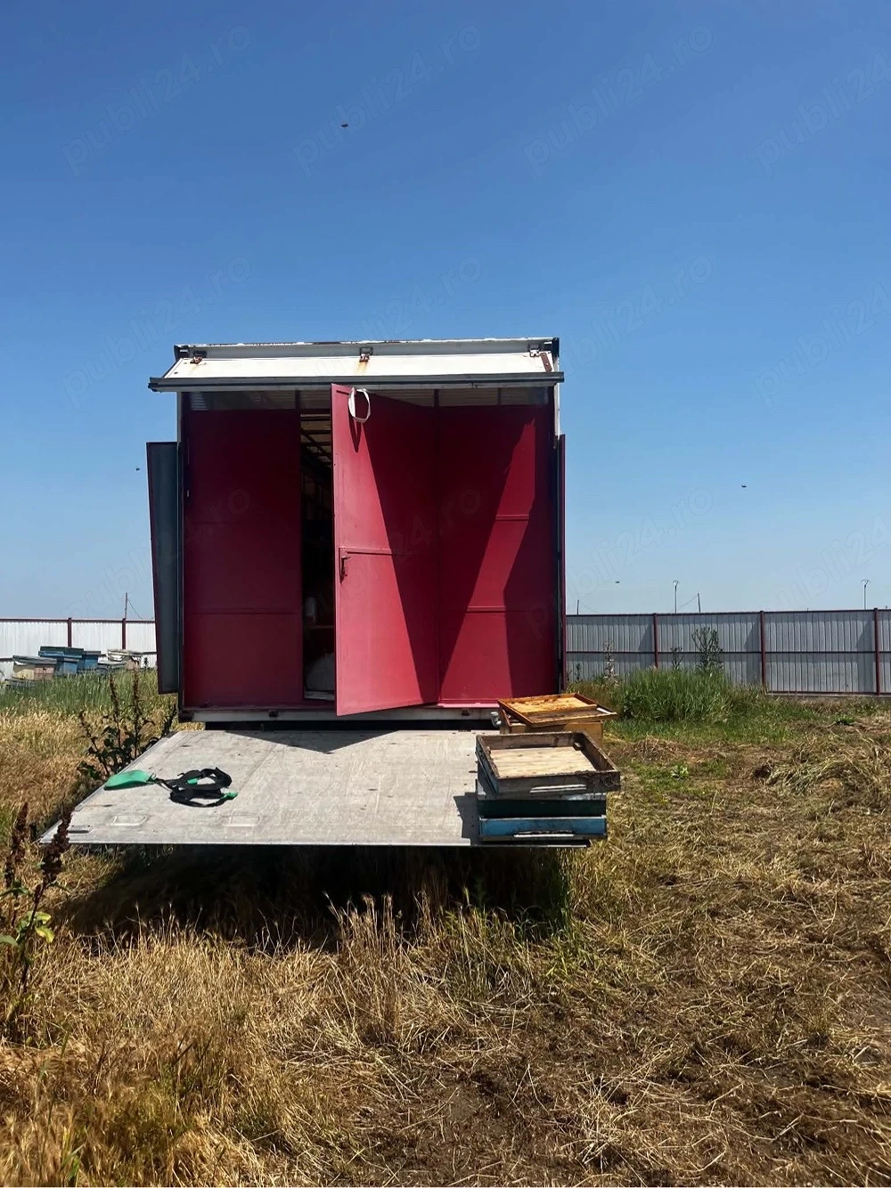 Vand Pavilion si Camion Apicol