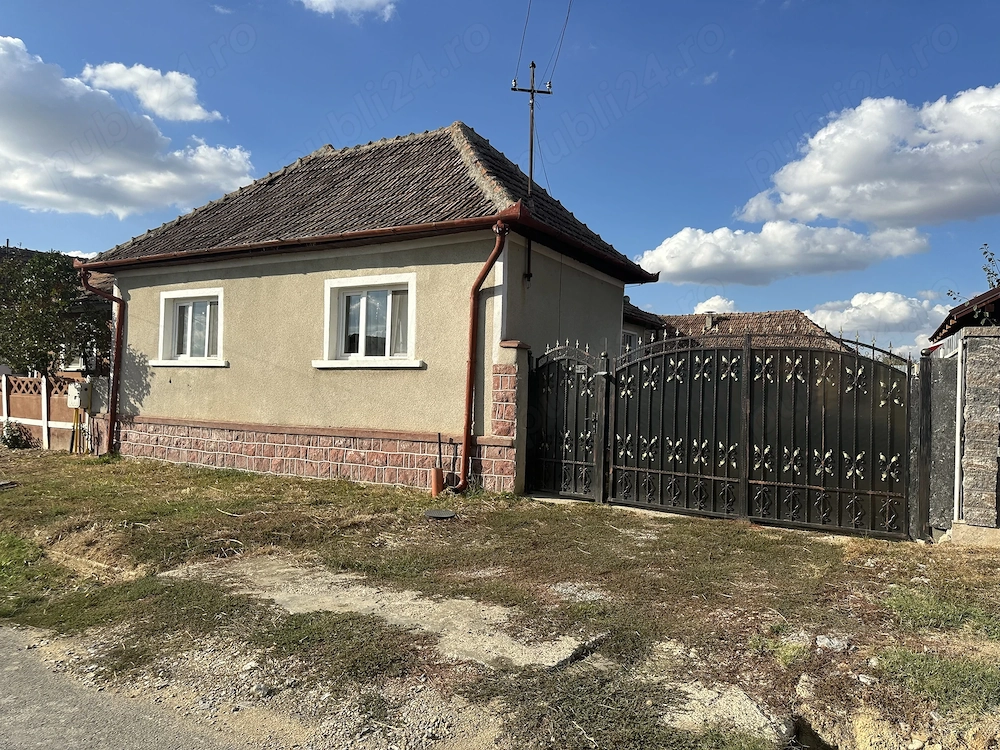 Casă cu 5 camere și 3.200 mp de teren plan în Felcheriu