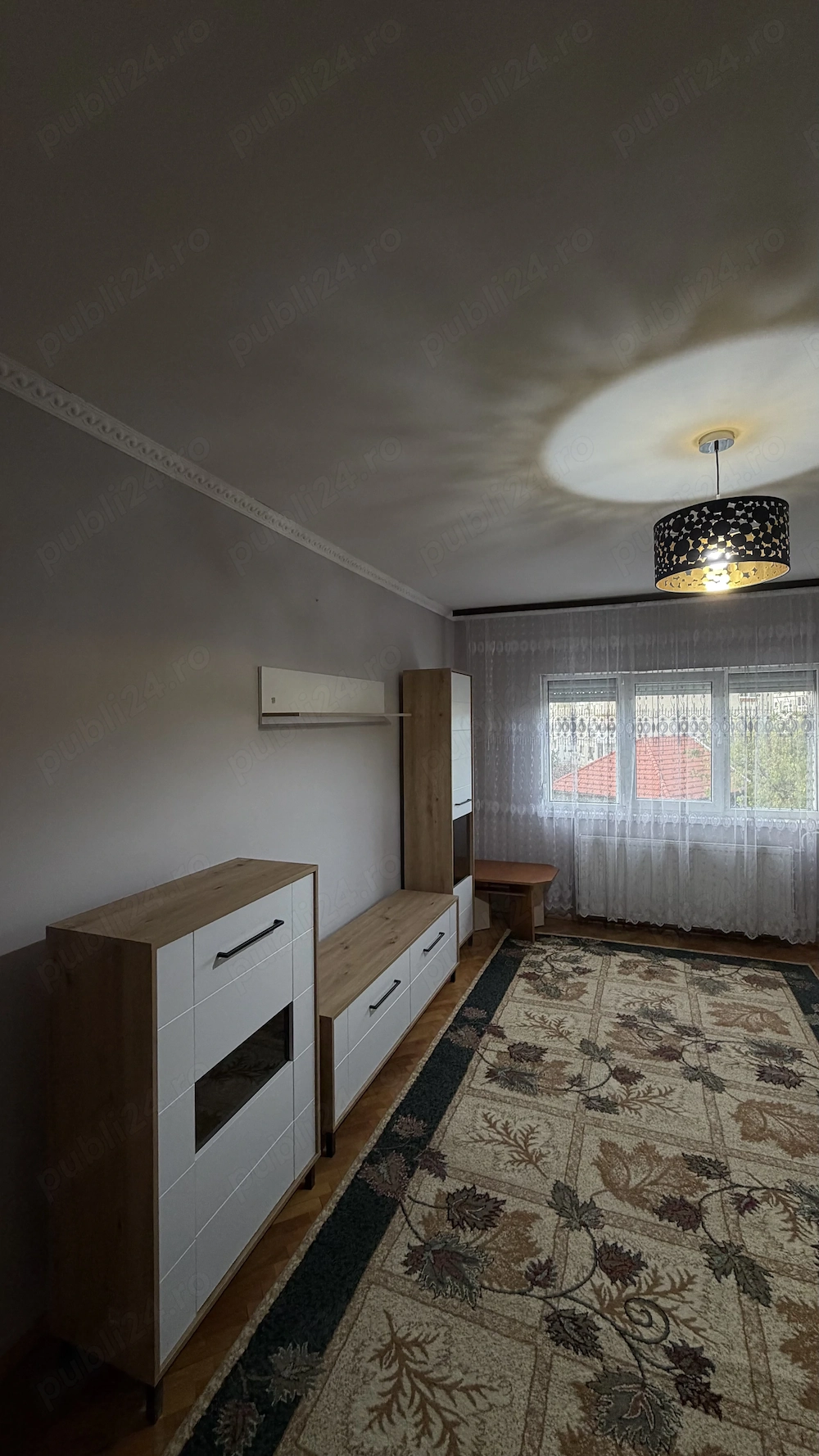 Închiriez apartament cu 2 camere 