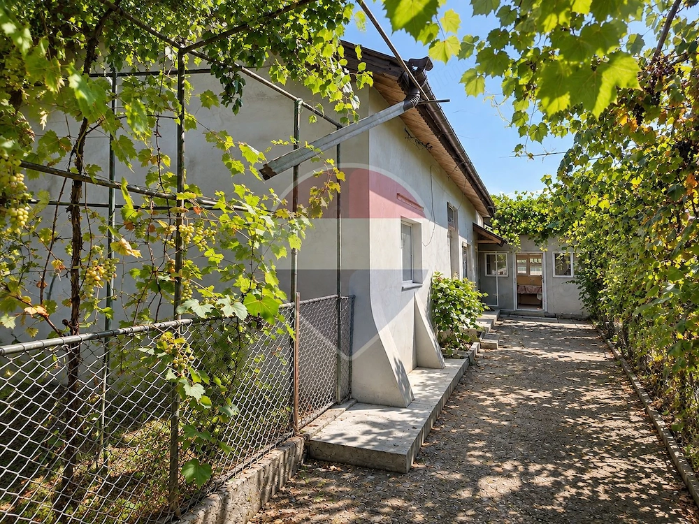 | Casă 3 camere | teren 2800 mp |  Judetul Dambovita |