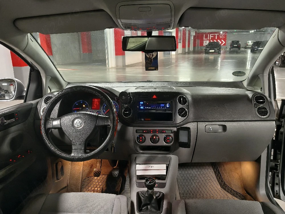 Vând Golf 5 Plus 