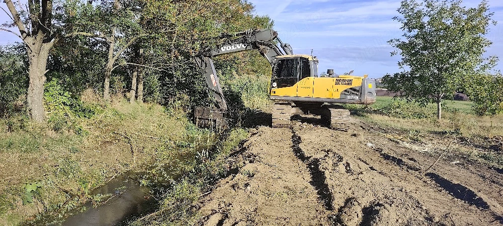 Închiriere utilaje excavații (2/5)