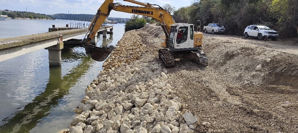 Închiriere utilaje excavații (3/5)