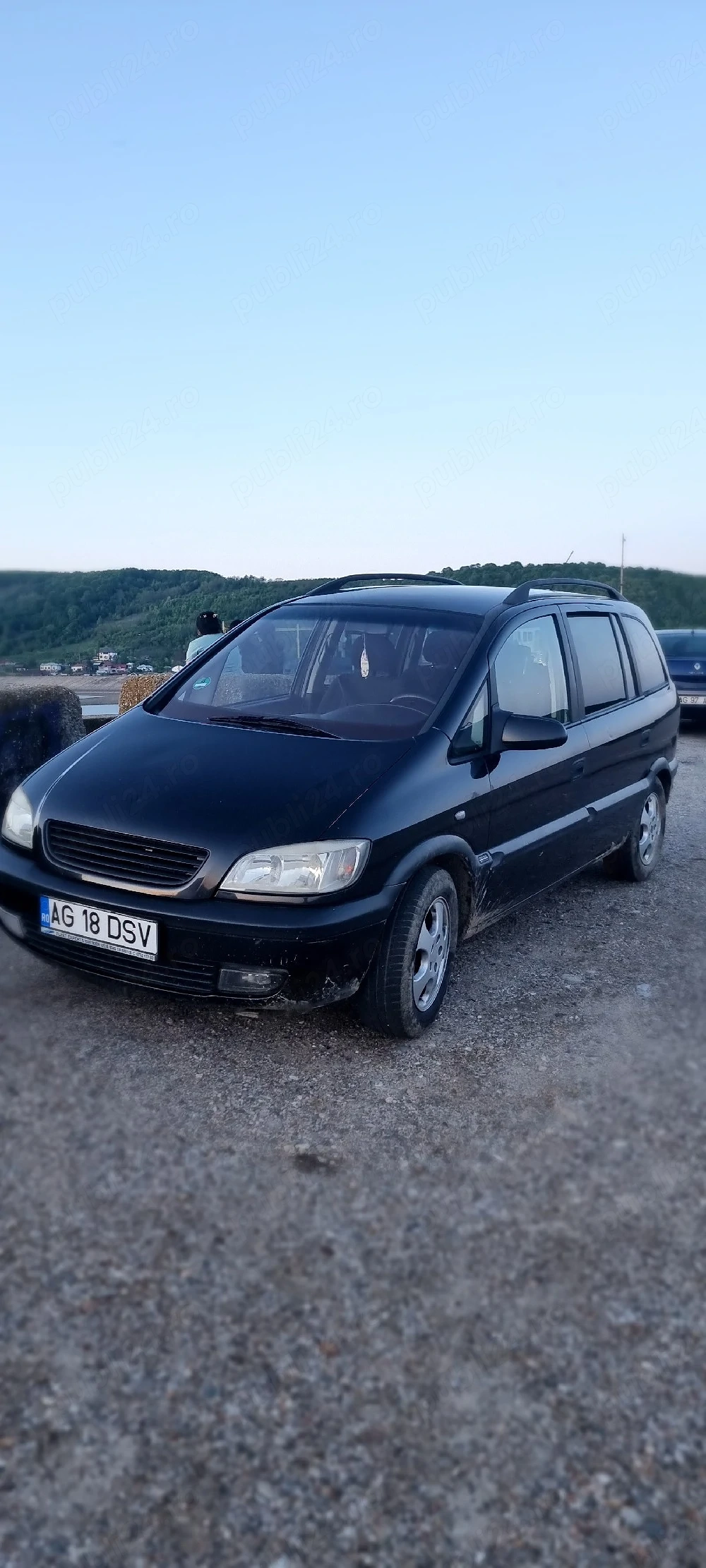 vând opel zafira 