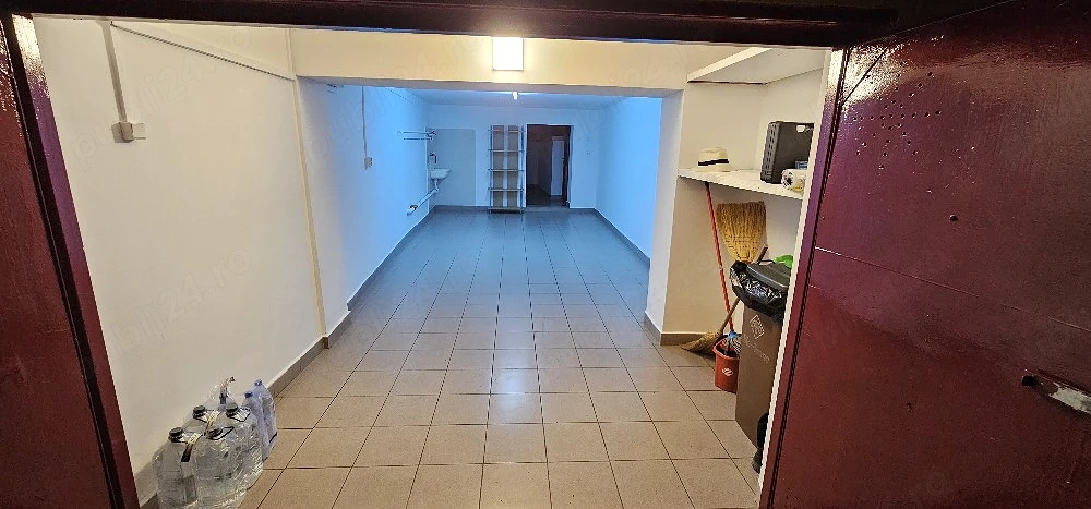 Dau in chirie garaj spatiu de depozitare