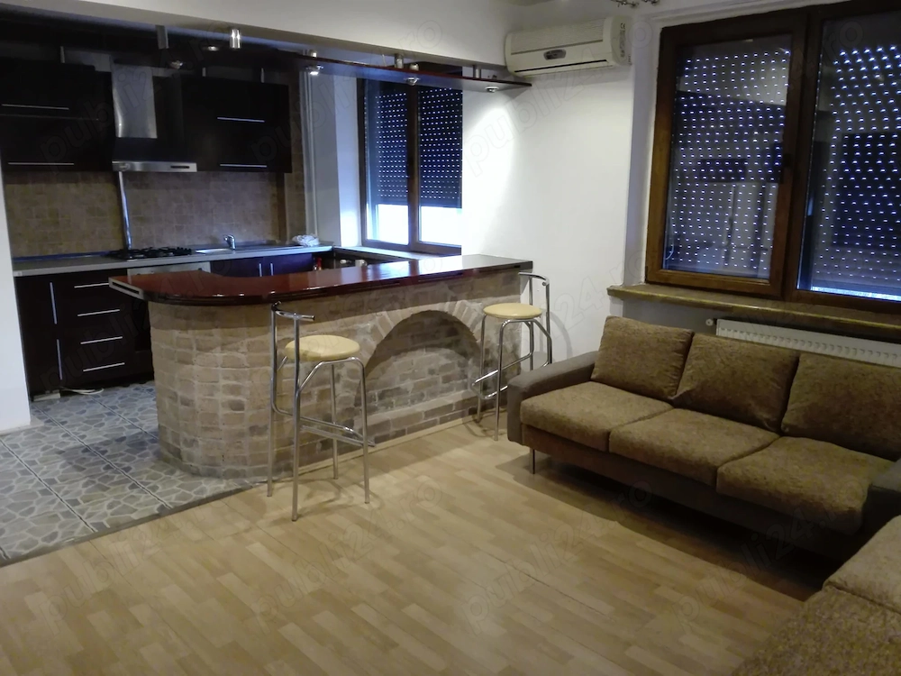 Închiriez apartament ultracentral 