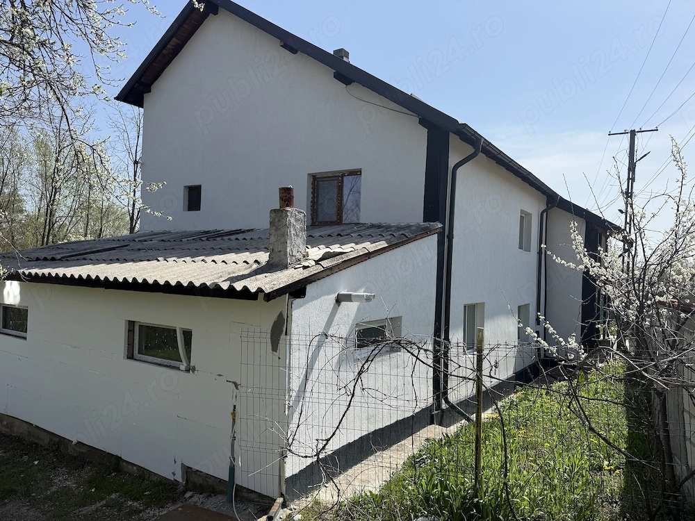 Vila la 15minute de Pitești într-o zonă foarte liniștită Com. Babana 