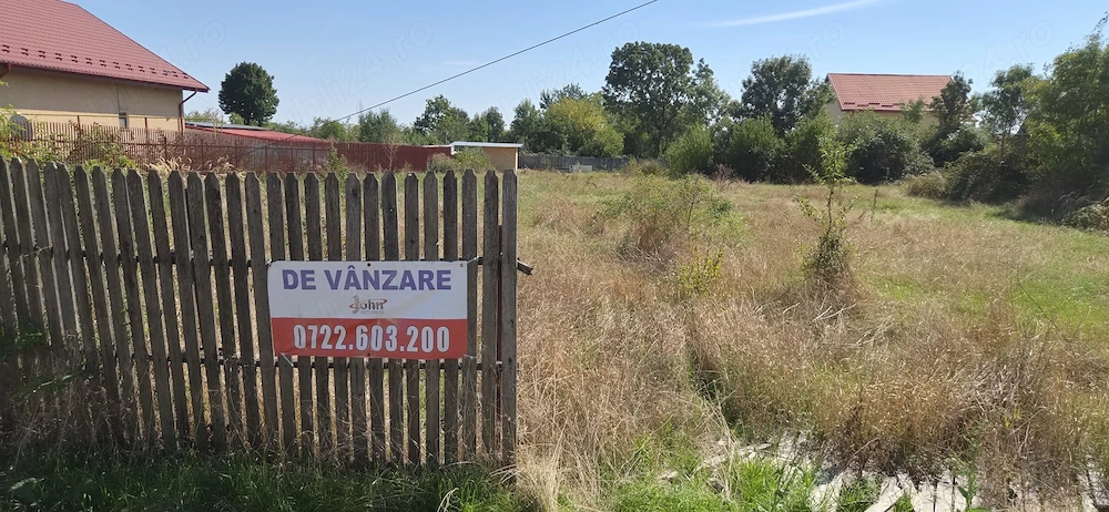 Vand doua loturi teren intravialn, Mosoaia, Hintesti, in suprafata de 800 si 1600 mp cu utilitati