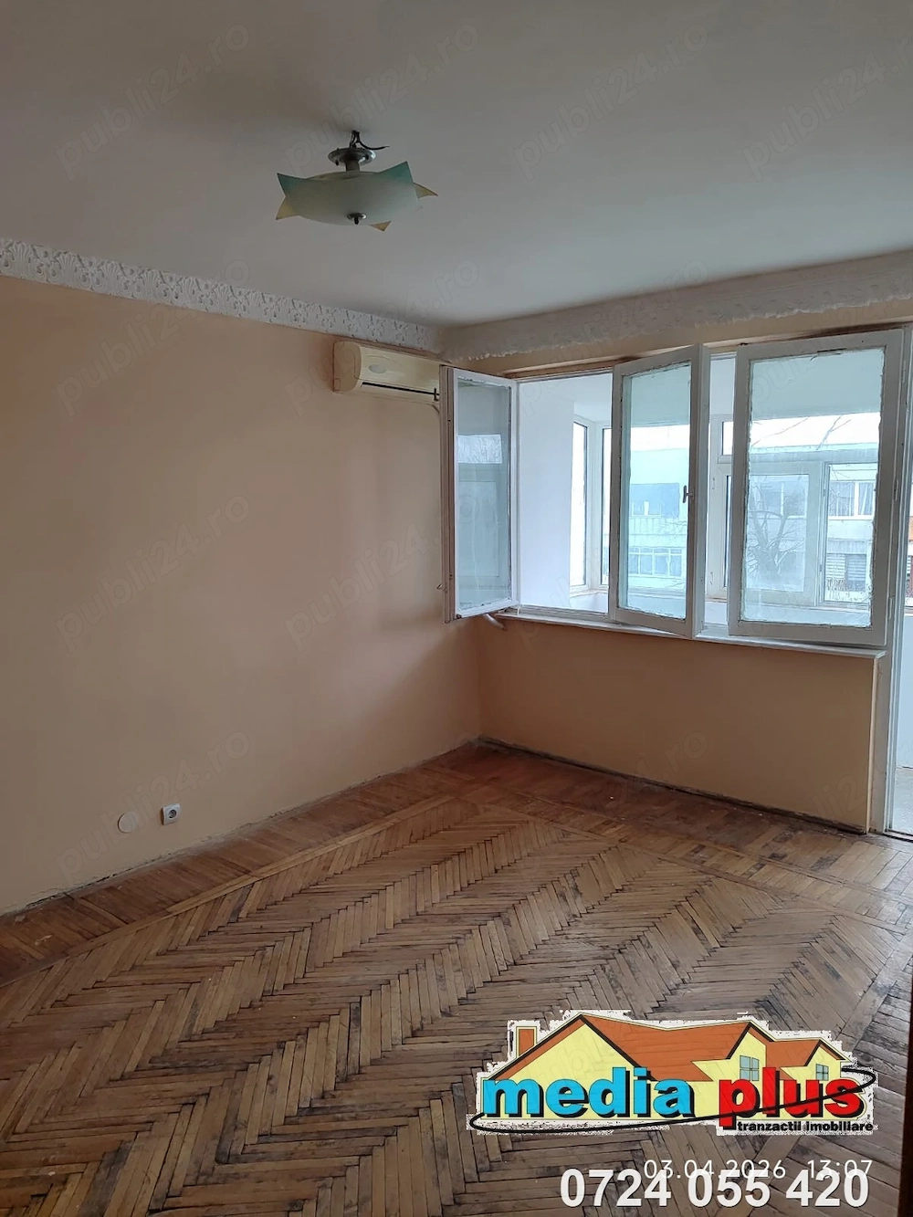 Apartament 3 camere de vânzare   Micro 16 suprfatață totală 70 mp,  preț 57.000  