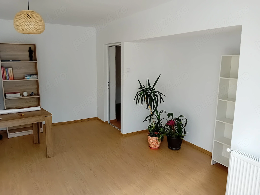 Ap 3 cam B-dul 9 Mai (Spatiu Comercial) 80mp parter centrala termopan