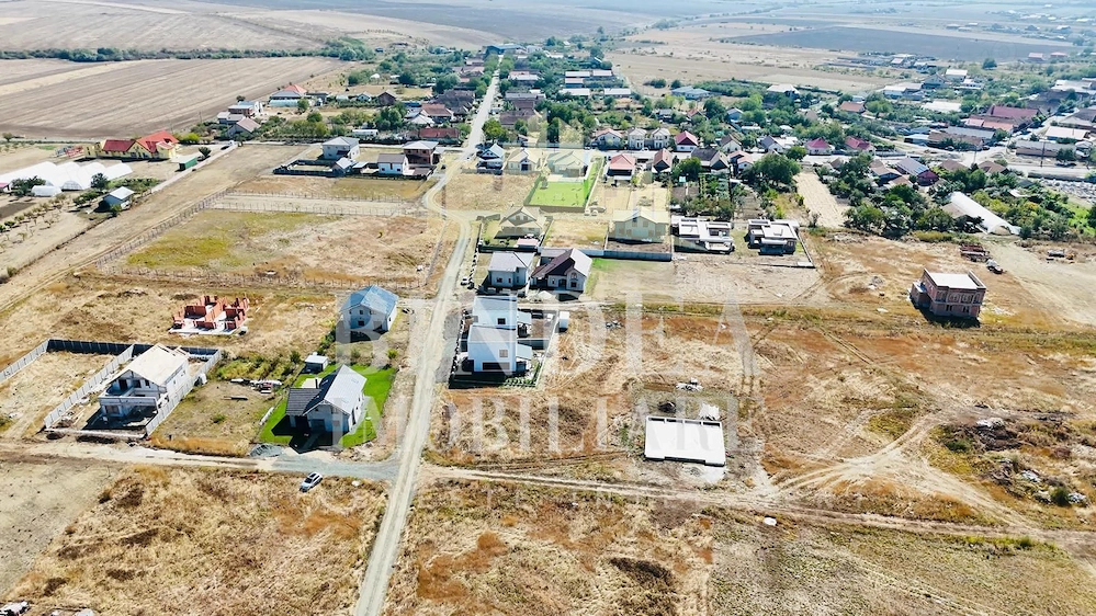 Teren intravilan 703mp pe colt cu doua fronturi generoase Giarmta
