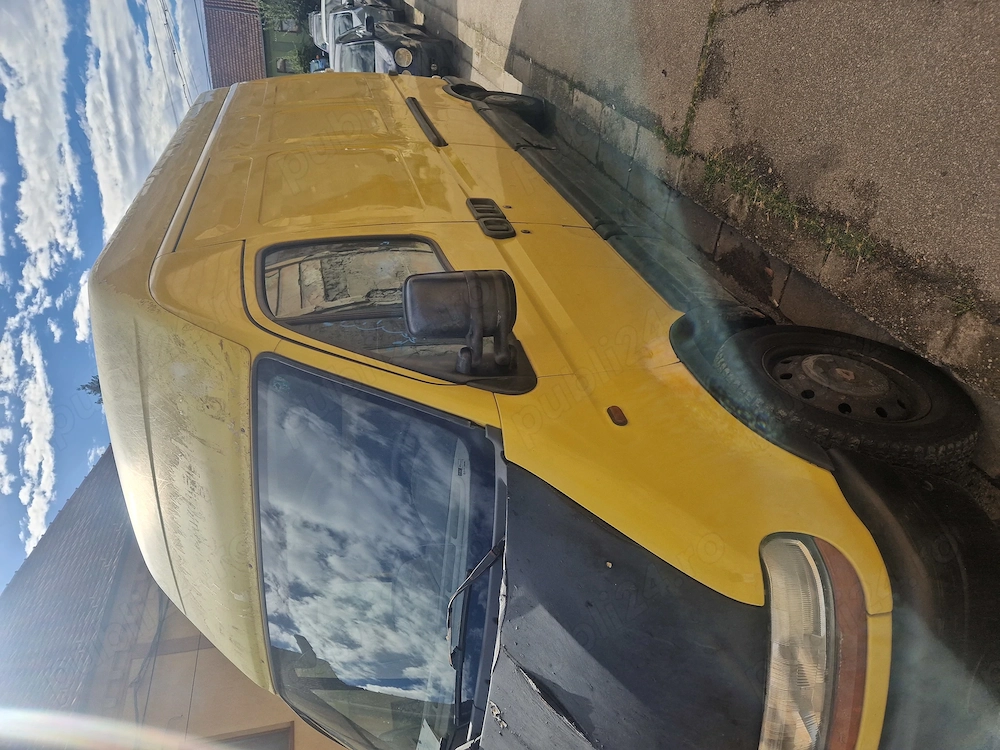 Vand renault master,motor 2,5 tdci cutie manuala 7 trepte an 2004 acte la zi asigurare ,itp carte,ta