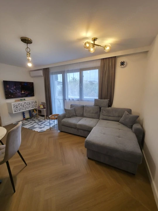 Apartament cu 2 camere, renovat integral, terasă și vedere panoramică