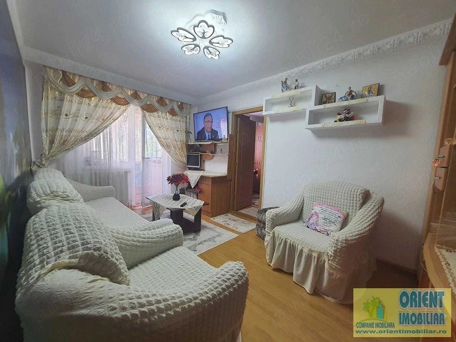 Km 4-5, de vanzare apartament 2 camere, etaj 3, gaze