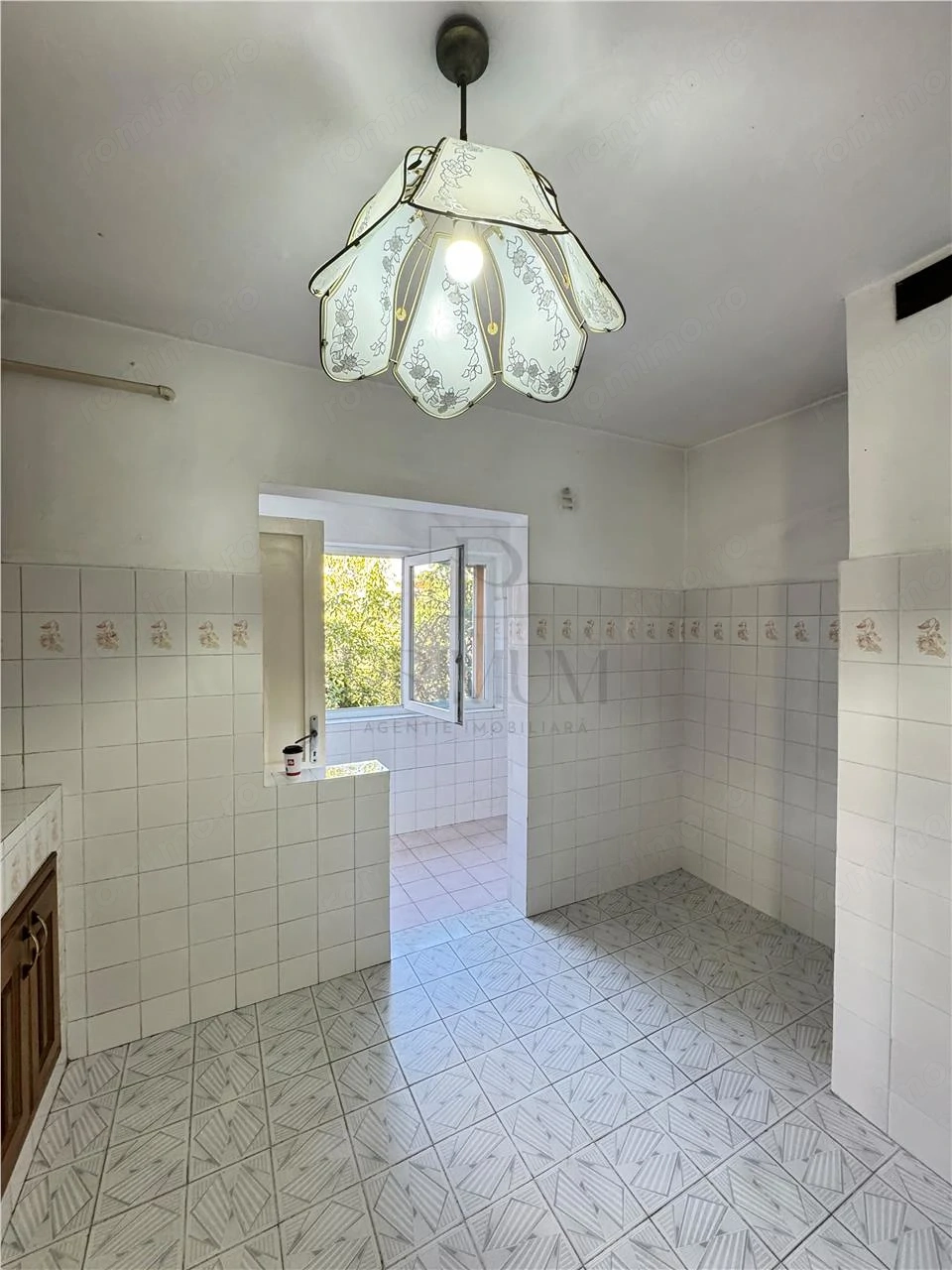 SOARELUI - 2 CAMERE - ETAJ 3 - BLOC IZOLAT - 2 DEBARALE - DECOMANDAT