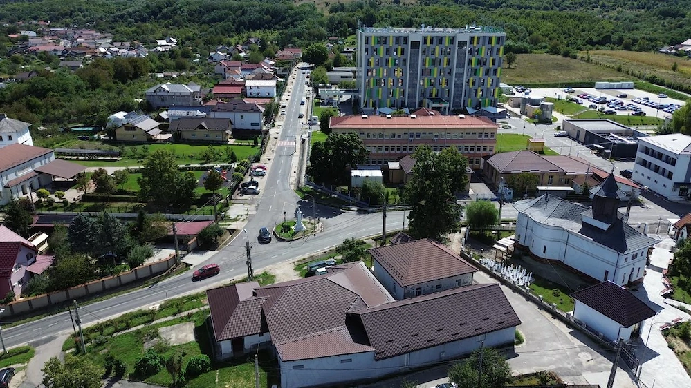                   Casă   spațiu comercial - lângă Spitalul Racovița, Mioveni