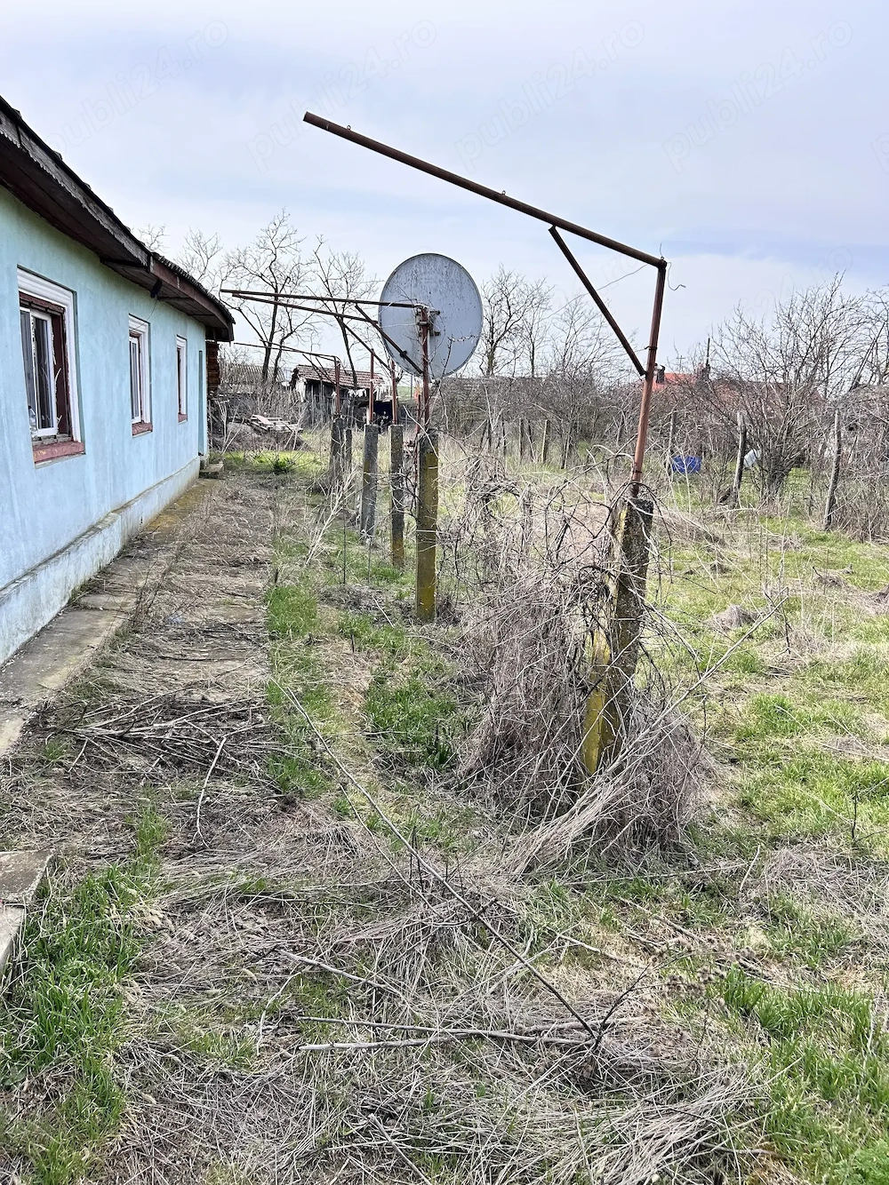 Teren + Casa bătrânească la tara   60 km de București 