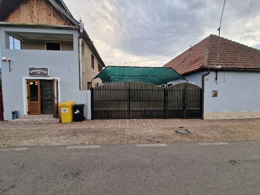 Vând casa in Carpinis 