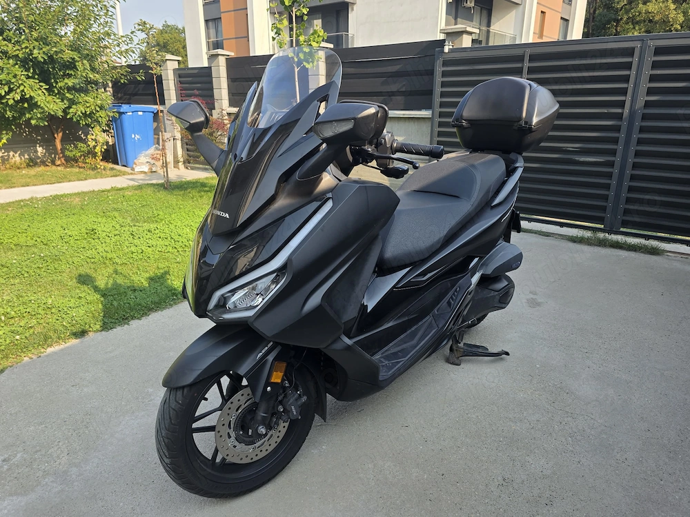 De vanzare Honda FOrza 350 - in stare foarte buna din 2023