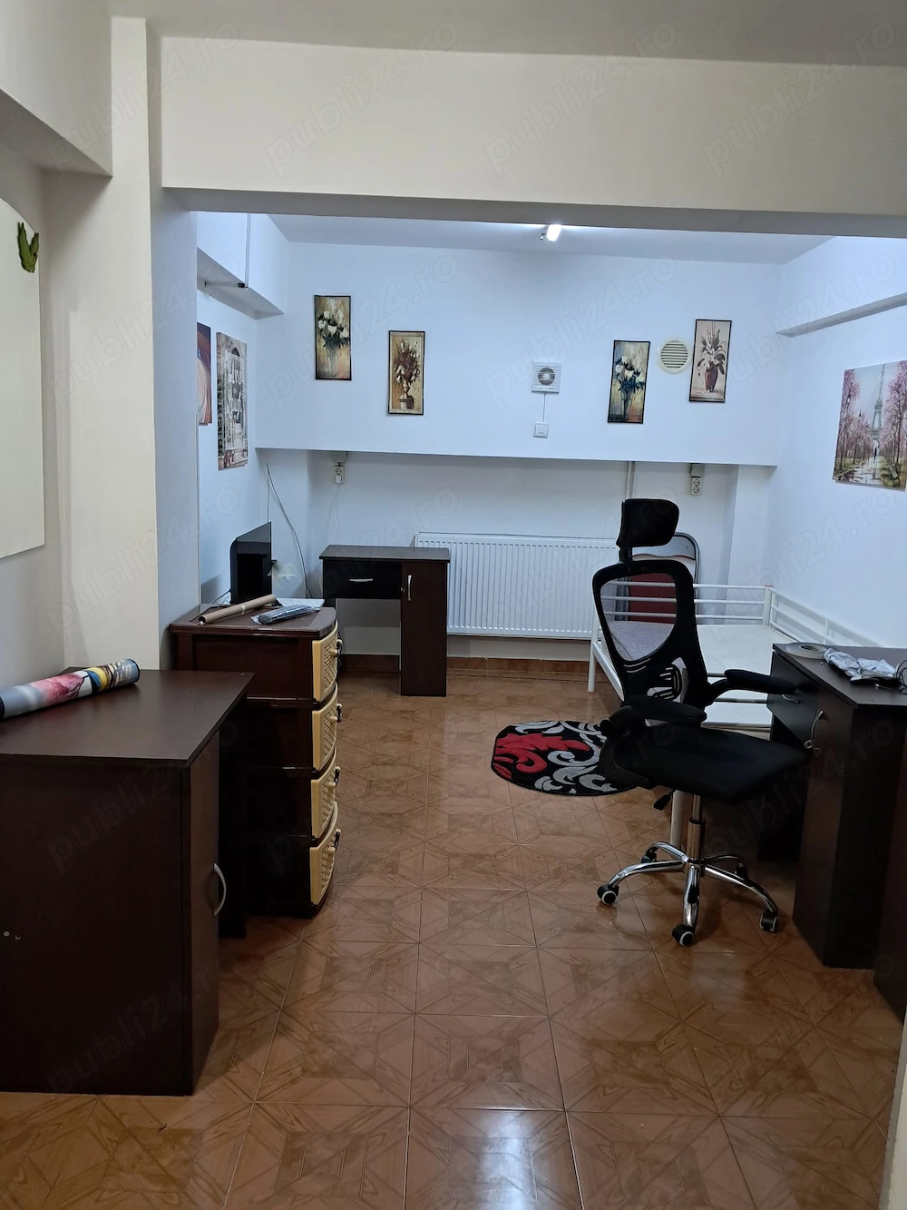 Închiriez camera demisol 