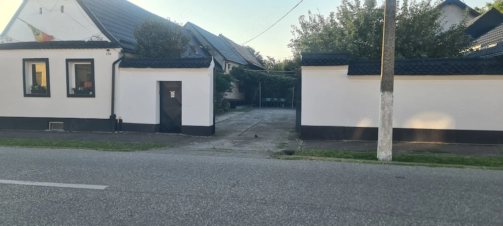 Vand casa 5 camere si 1.350 mp teren