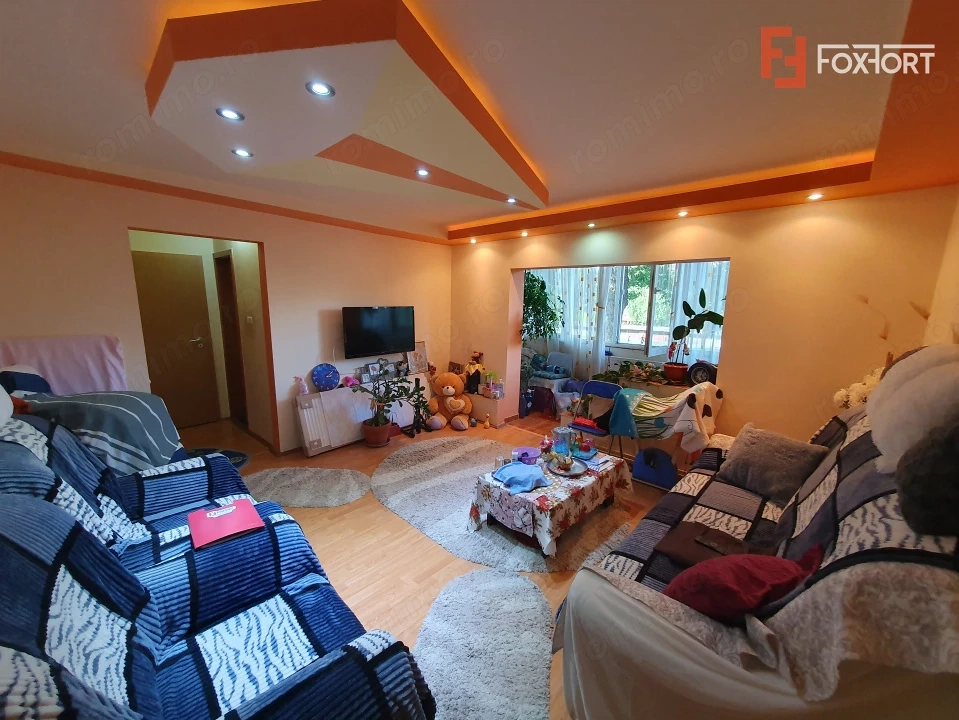 Apartament 3 camere, etaj 1, centrala proprie, bloc izolat - Zona Kiriac
