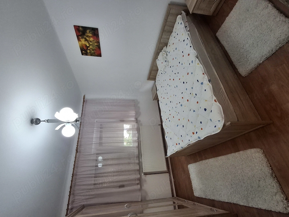 Apartament de închiriat 3 camere și 2 băi în zona 1 mai (în spatele Spitalului Județean)