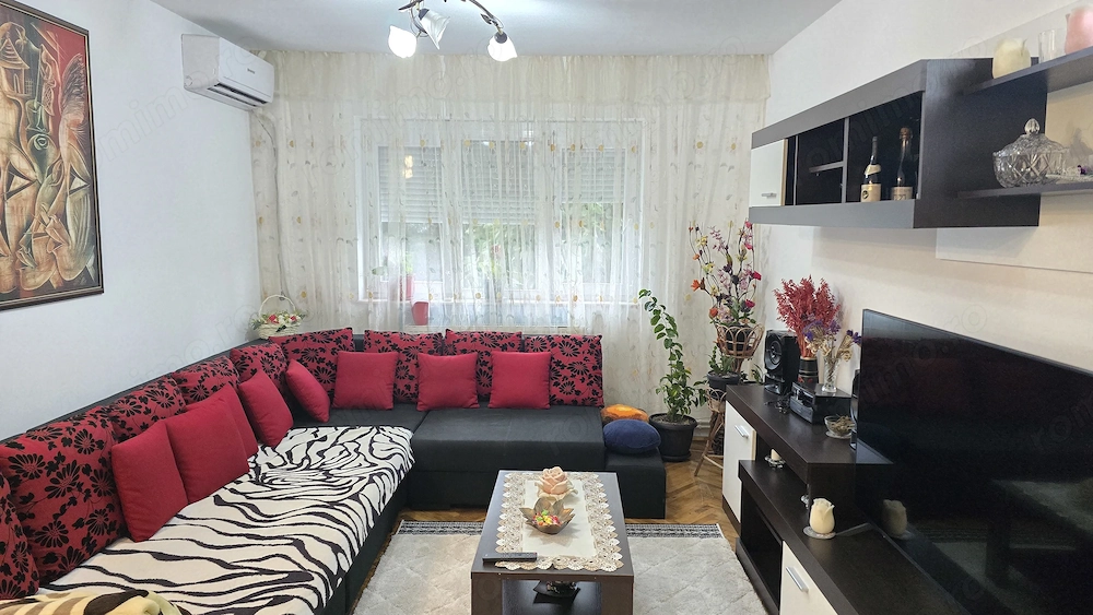 Vand apartament 3 camere Deva, zona Minerului, etaj 3, bloc de 4 etaje, caramida, suprafata 61 m p