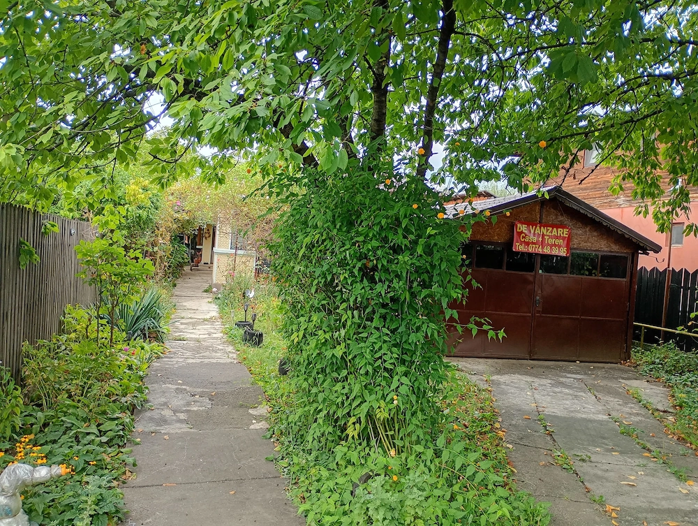 Proprietar, vand casa 4 camere ultracentral Floresti Prahova, teren 1361 mp cu pomi fructiferi.