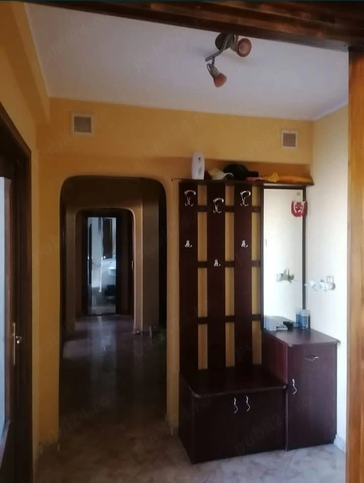 Vând apartament 3 camere decomandat 