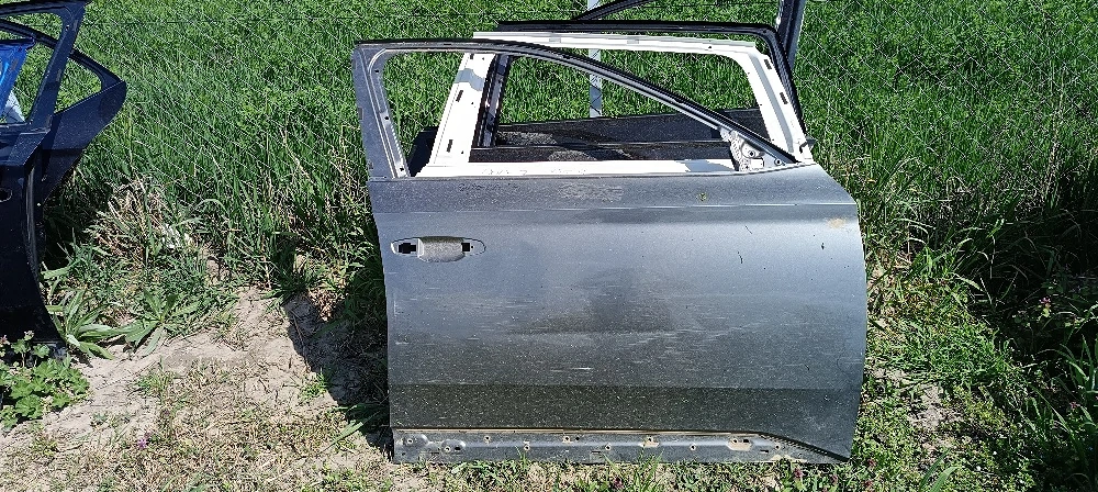 Uși față spate partea dreaptă SKODA Superb 3 