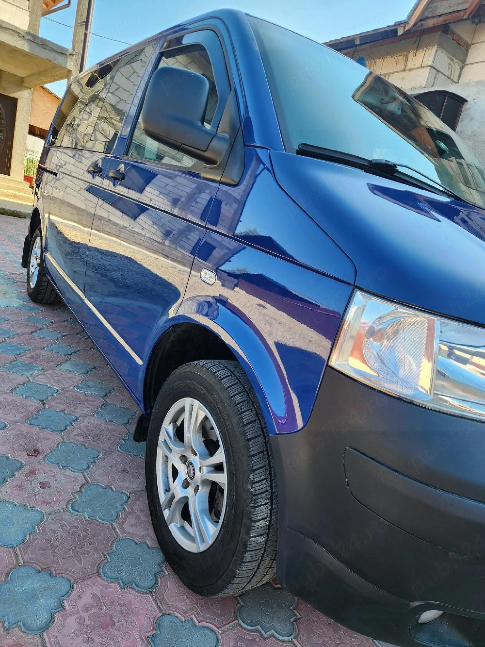 Vând Volkswagen T5, an 2008, motor 2.5 TDI Diesel, 7+1 locuri (8 locuri), cu 140.000 km REALI. 