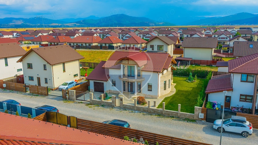 Casă cu personalitate | 204 mp utili | 600 mp teren | Izvor