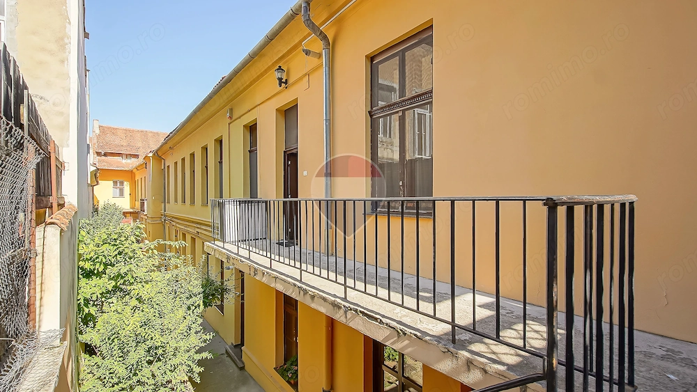3 camere în Centrul Istoric: 90 mp, curte privată și vedere spre Tampa