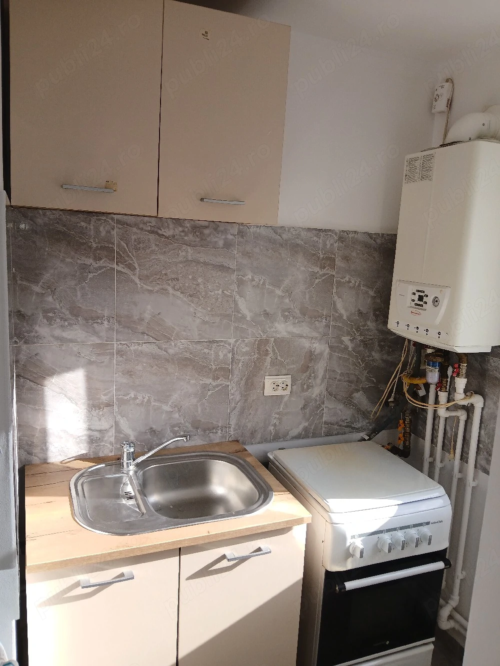 Inchiriez apartament mic