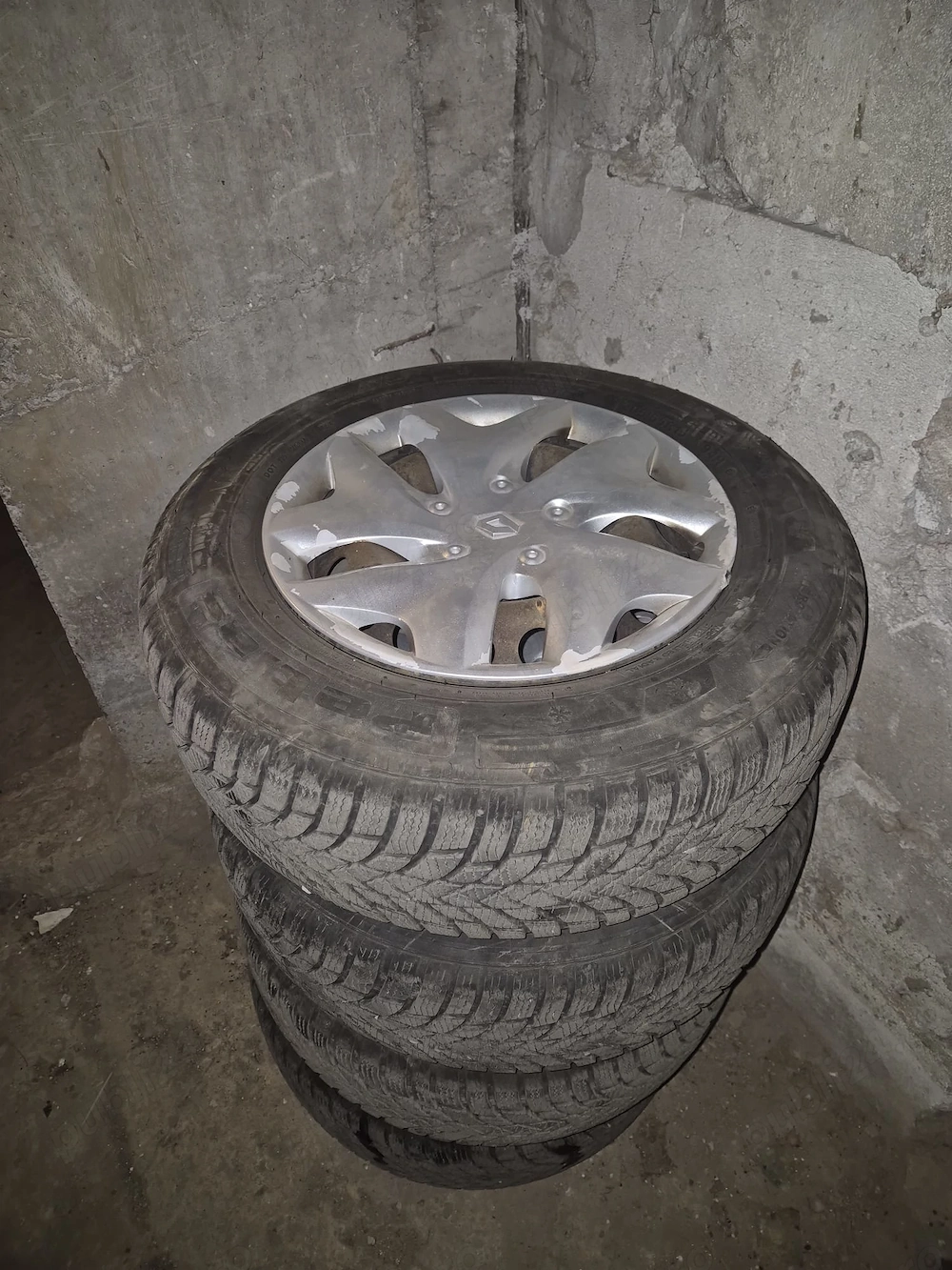 Vand roti pentru Renault Megane- jante cu anvelope de iarna