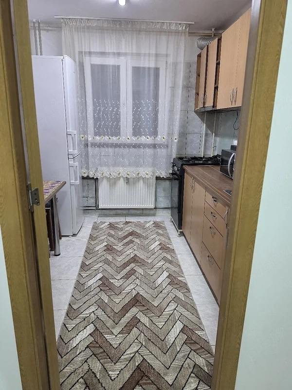 Închiriez aprtament 3 camere