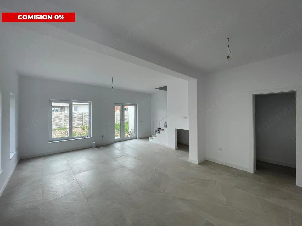 Duplex despartit prin camera tehnica | 5 camere 3 bai | Ghiroda | Asfalt