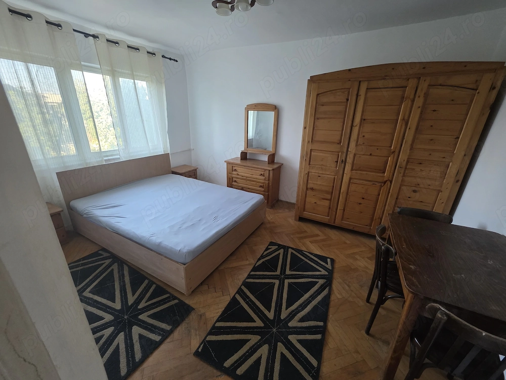 Apartament cu 3 camere de închiriat 3  zona centrală- 320 euro  lună