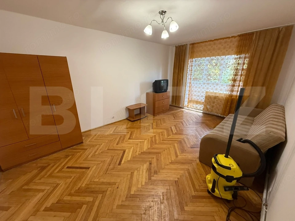 Apartament 3 camere, 65 mp, 2 bai, nemobilat, zona piata cipariu in centru cluj