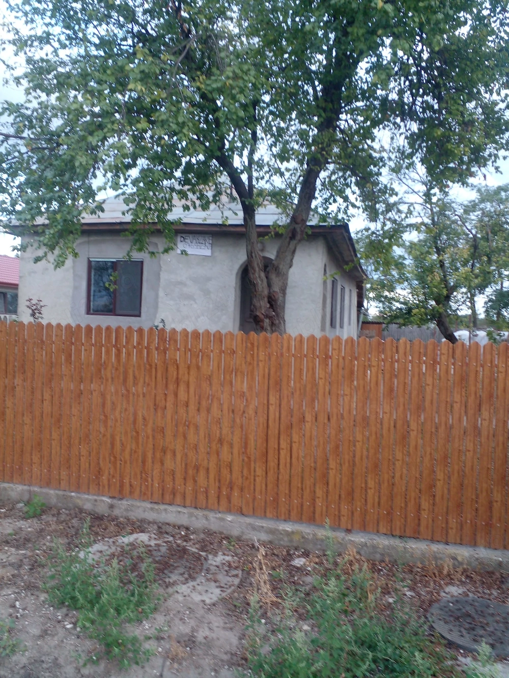 Casa la curte de vanzaresi teren intravilan aferent