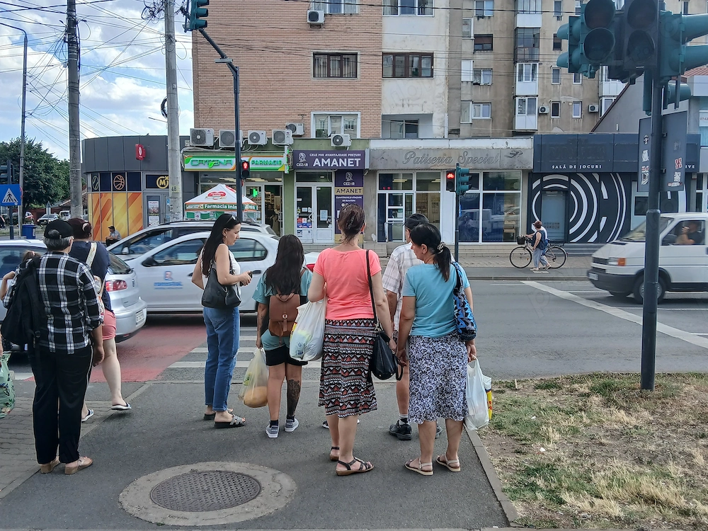Inchiriez spariu comercial Vlaicu(cu vitrina) pe princilala
