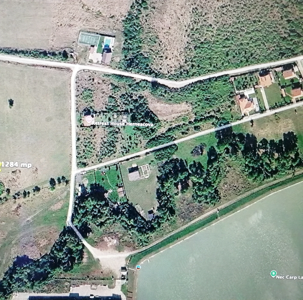Teren cu vedere la lac, la Herneacova, zona de agrement, 1285 mp