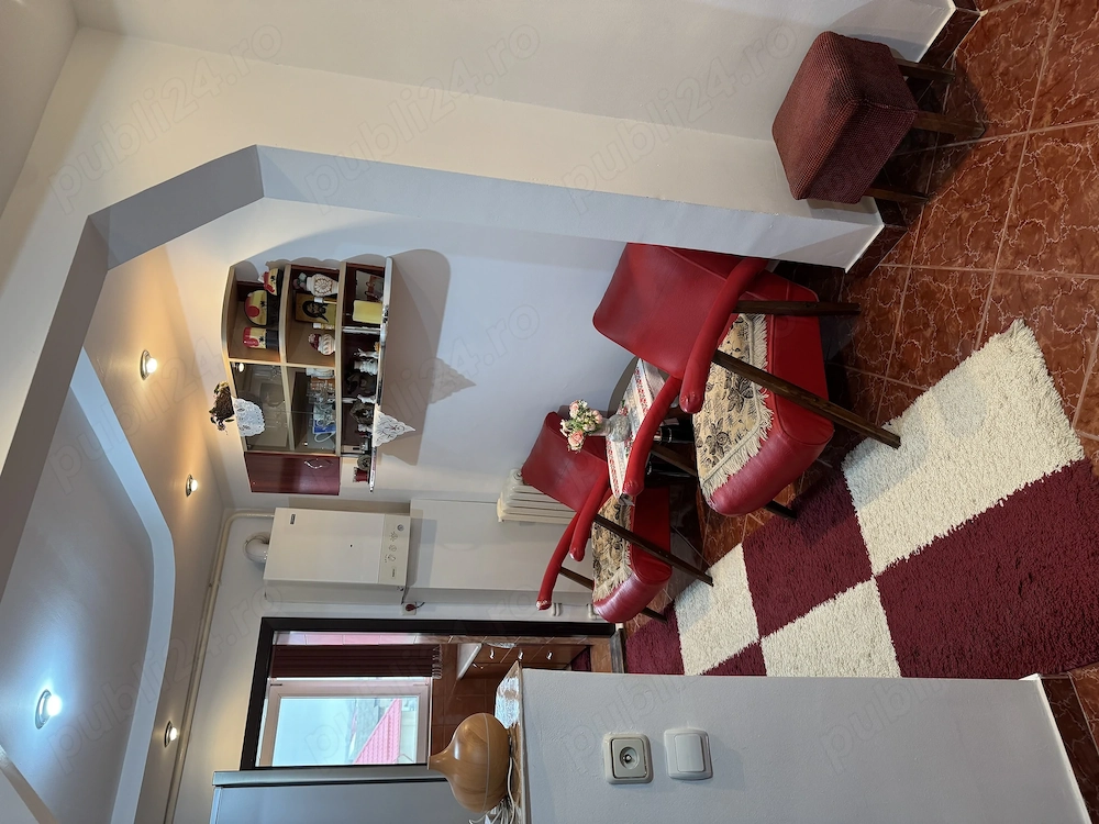 Vând apartament decomandat cu 2 camere