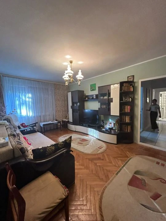APARTAMENT 3 CAMERE DE VANZARE MICRO 16 ETAJ 1