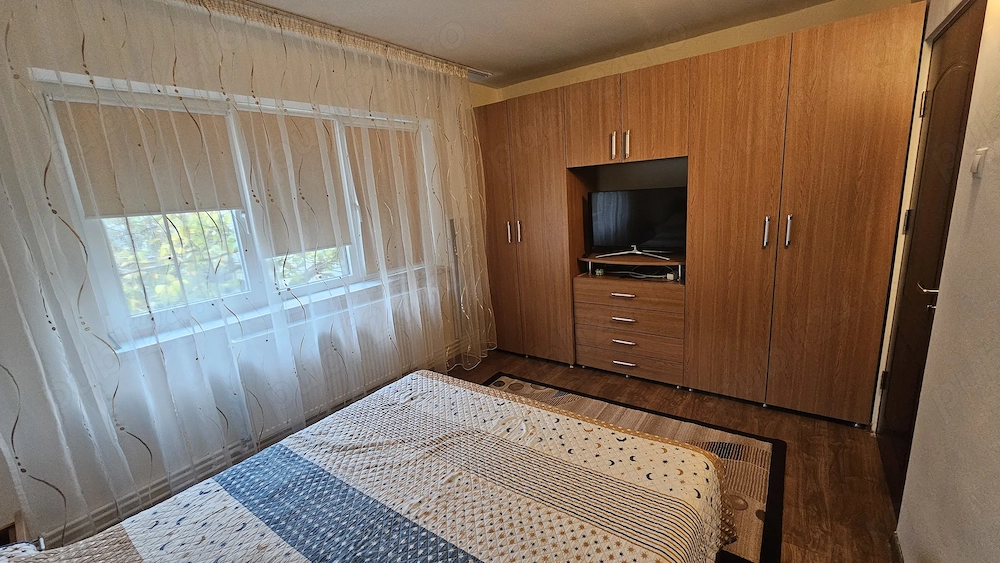 Închiriez apartament 3 camere, semidecomandat, Rovine, 67 mp, etaj 1