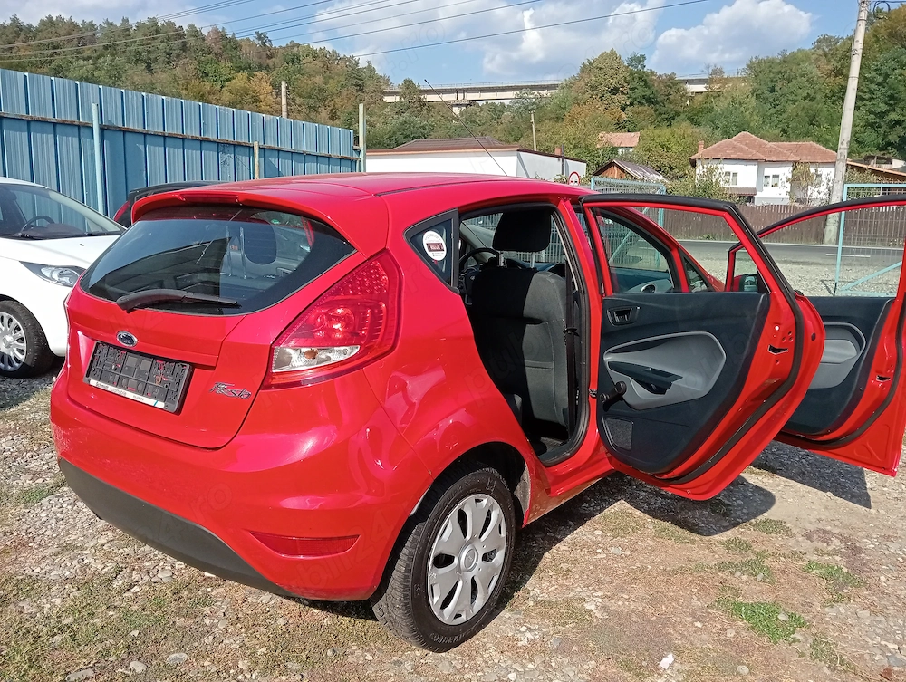 Vand Ford Fiesta 2010 benzina euro5