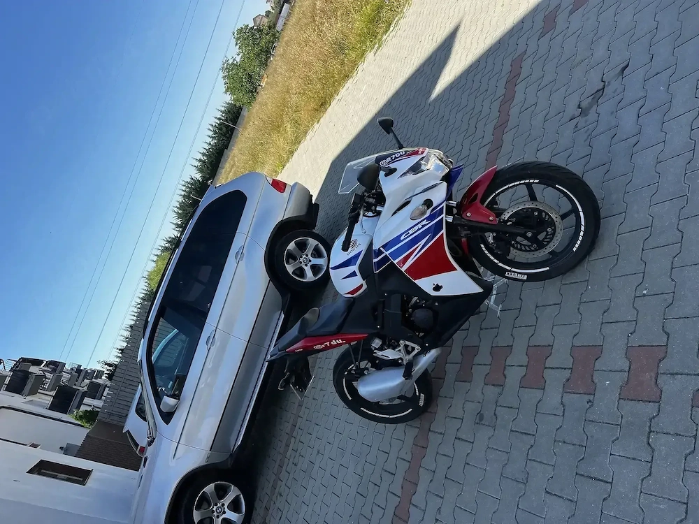Honda CBR125 R 2016 Facelift (HRC Tricolor)   Ideală A1