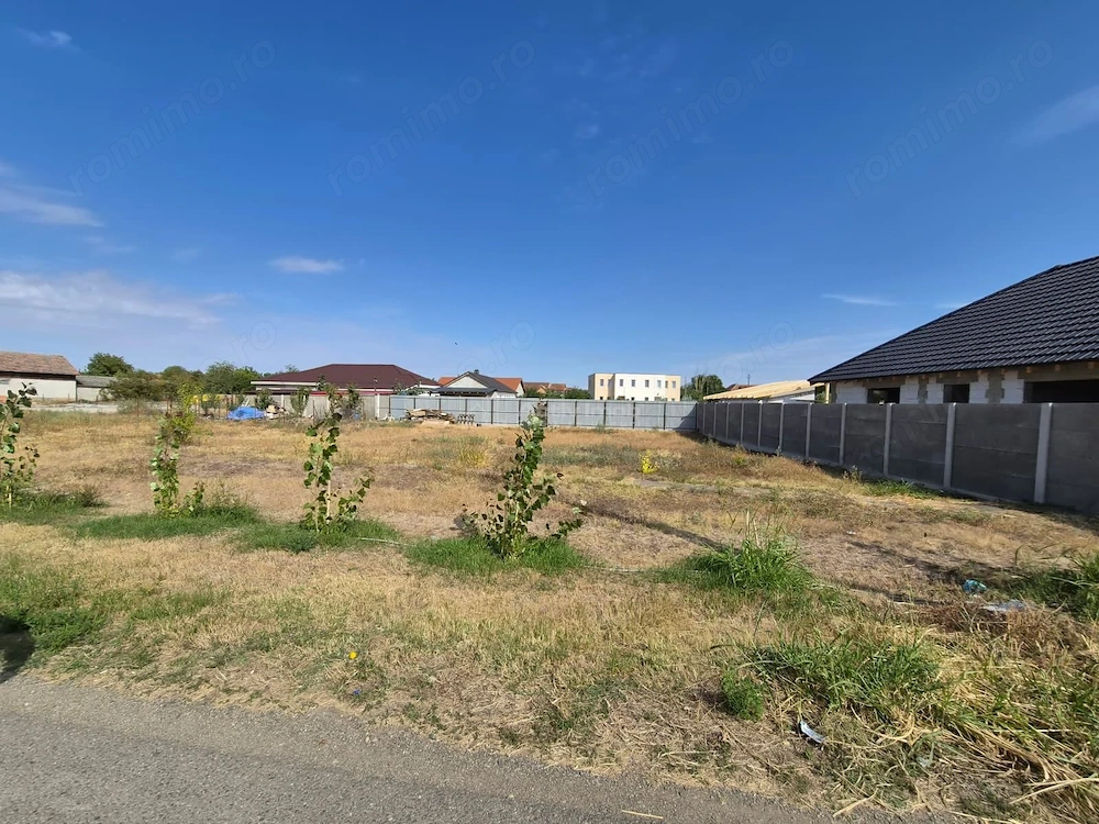 TEREN INTRAVILAN VARIA #536; - 700mp - ASFALT - FRONT 20m - UTILIT #258; #538;I LA POART #258;-COMIS